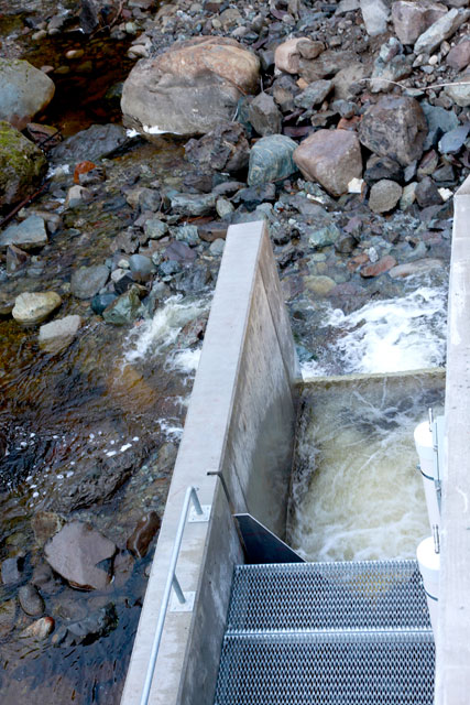 Youngs Creek Hydro Project sa stream flow channel at weir