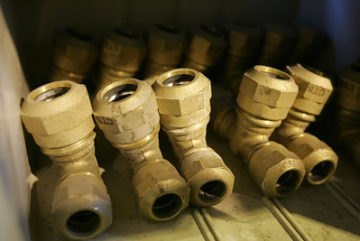 Water pipe connectors