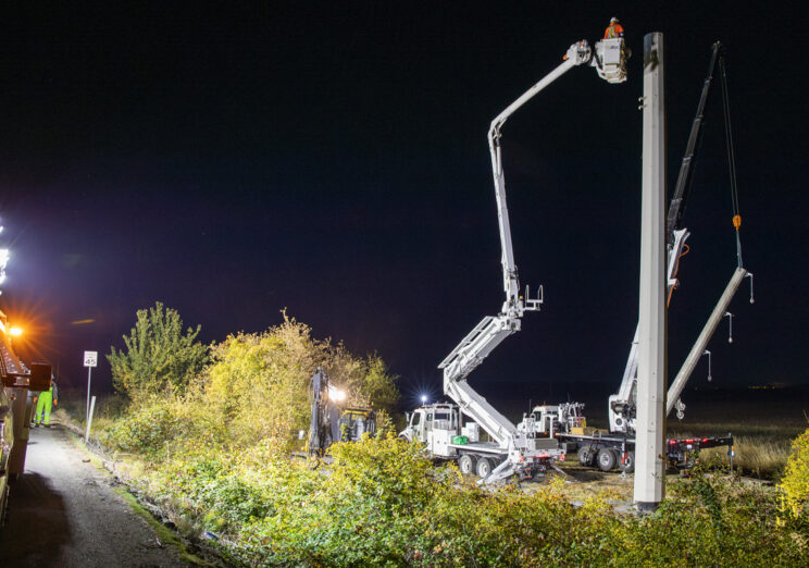 Final Pole Set sa Stanwood hanggang Camano 115kV Transmission Line